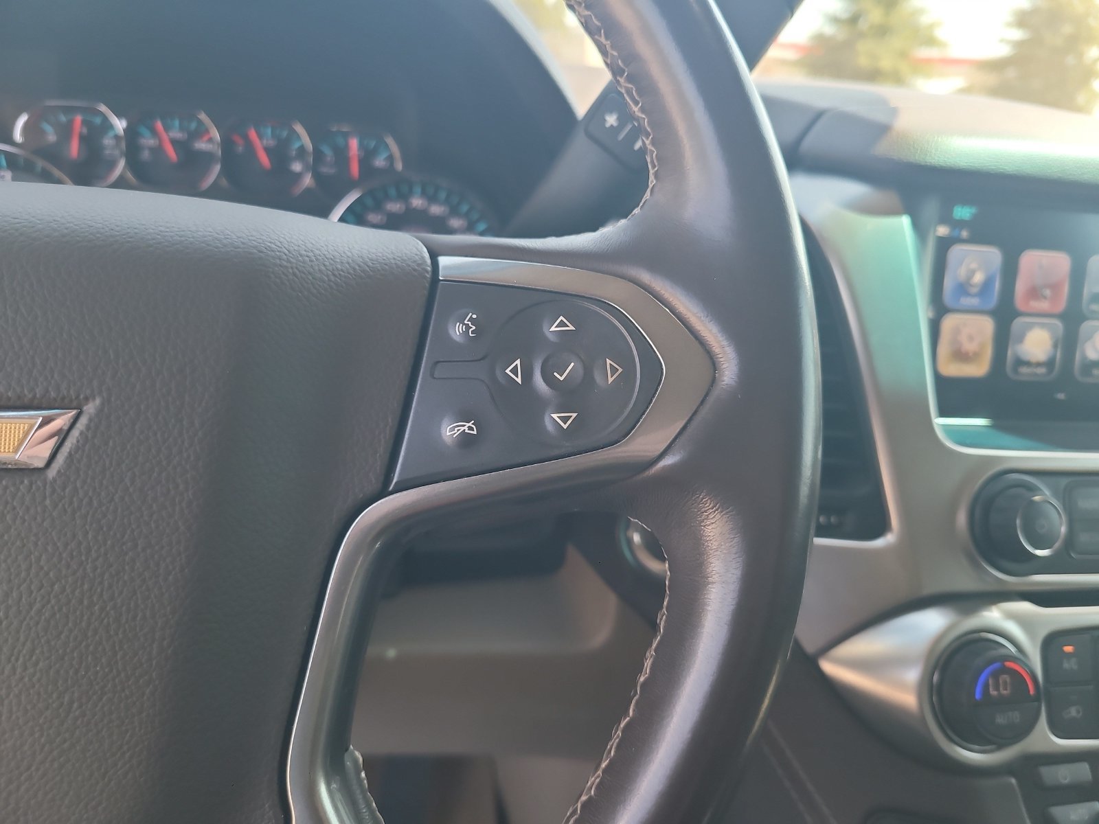 Used 2020 Chevrolet Suburban Premier AWD/4WD image 15