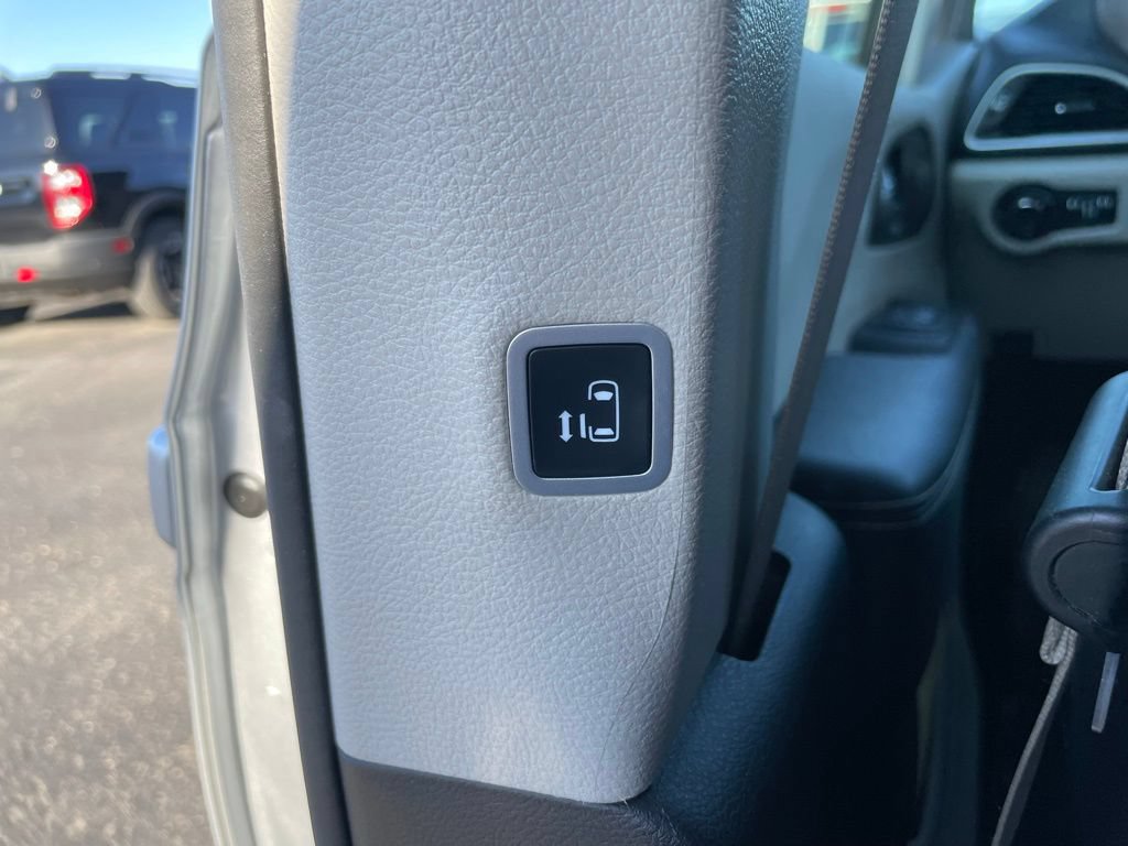Used 2024 Chrysler Voyager LX FWD image 51