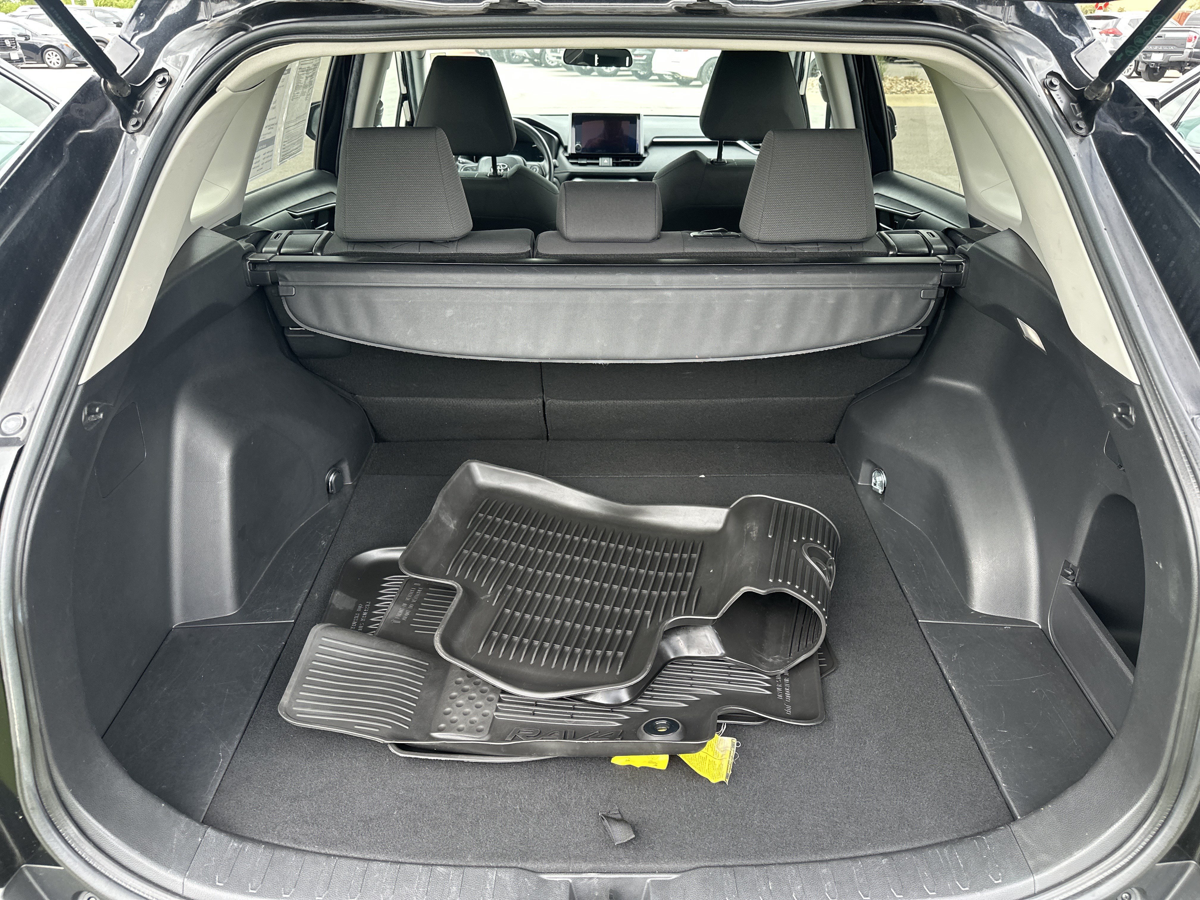Used 2023 Toyota RAV4 XLE AWD/4WD image 31