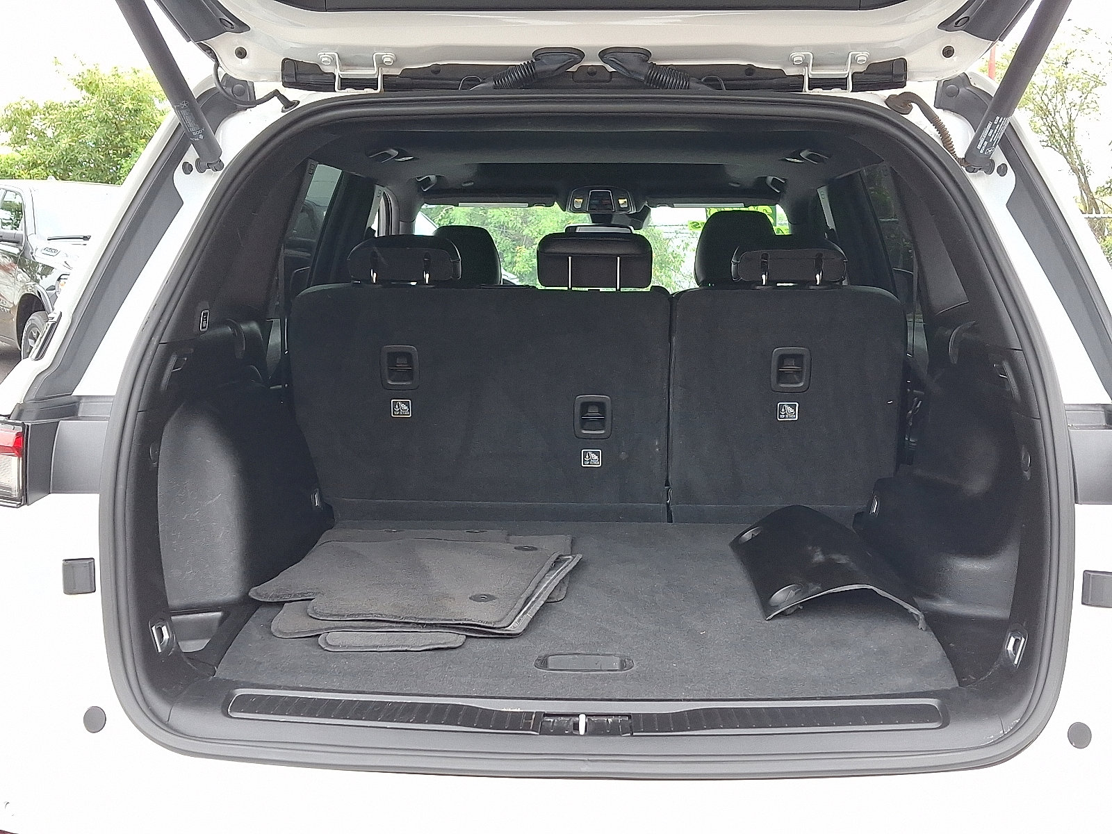 Used 2023 Jeep Grand Cherokee Altitude image 28