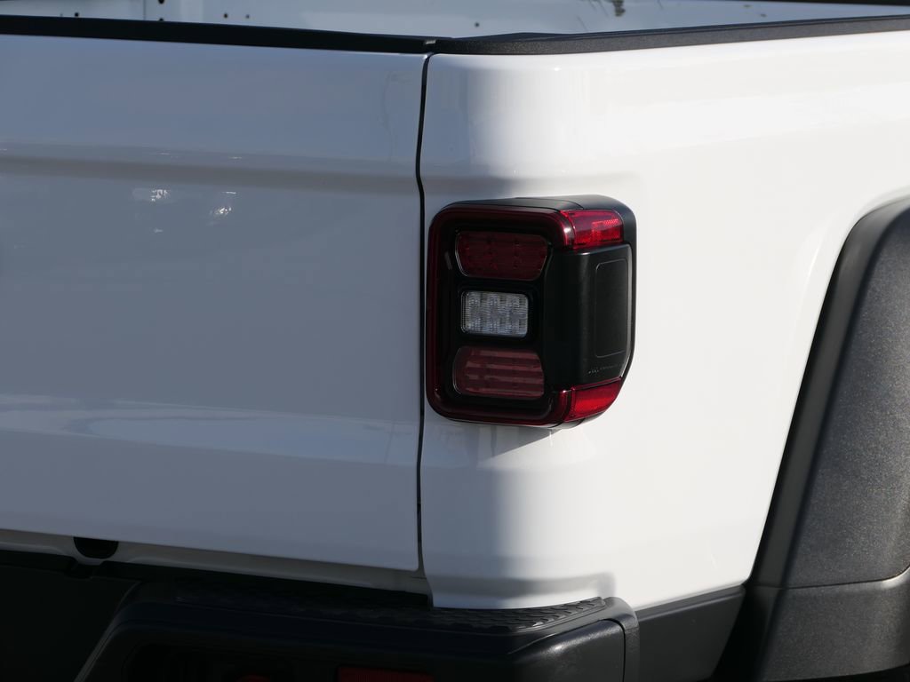 Used 2025 Jeep Gladiator Mojave w/ Convenience Group image 5
