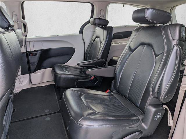 Used 2022 Chrysler Pacifica Touring-L FWD image 17