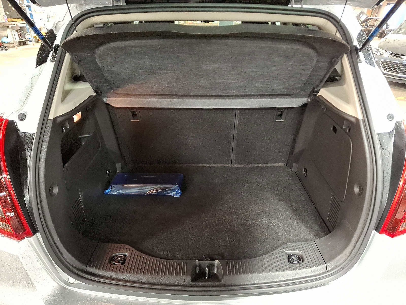 Used 2022 Buick Encore Preferred w/ Safety Package II image 29