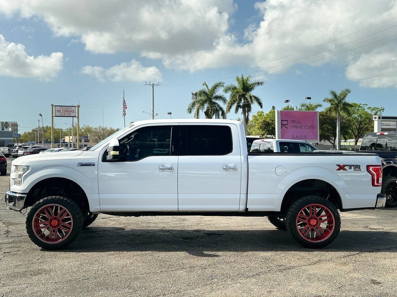 Used 2017 Ford F150 XLT w/ XTR Package image 4