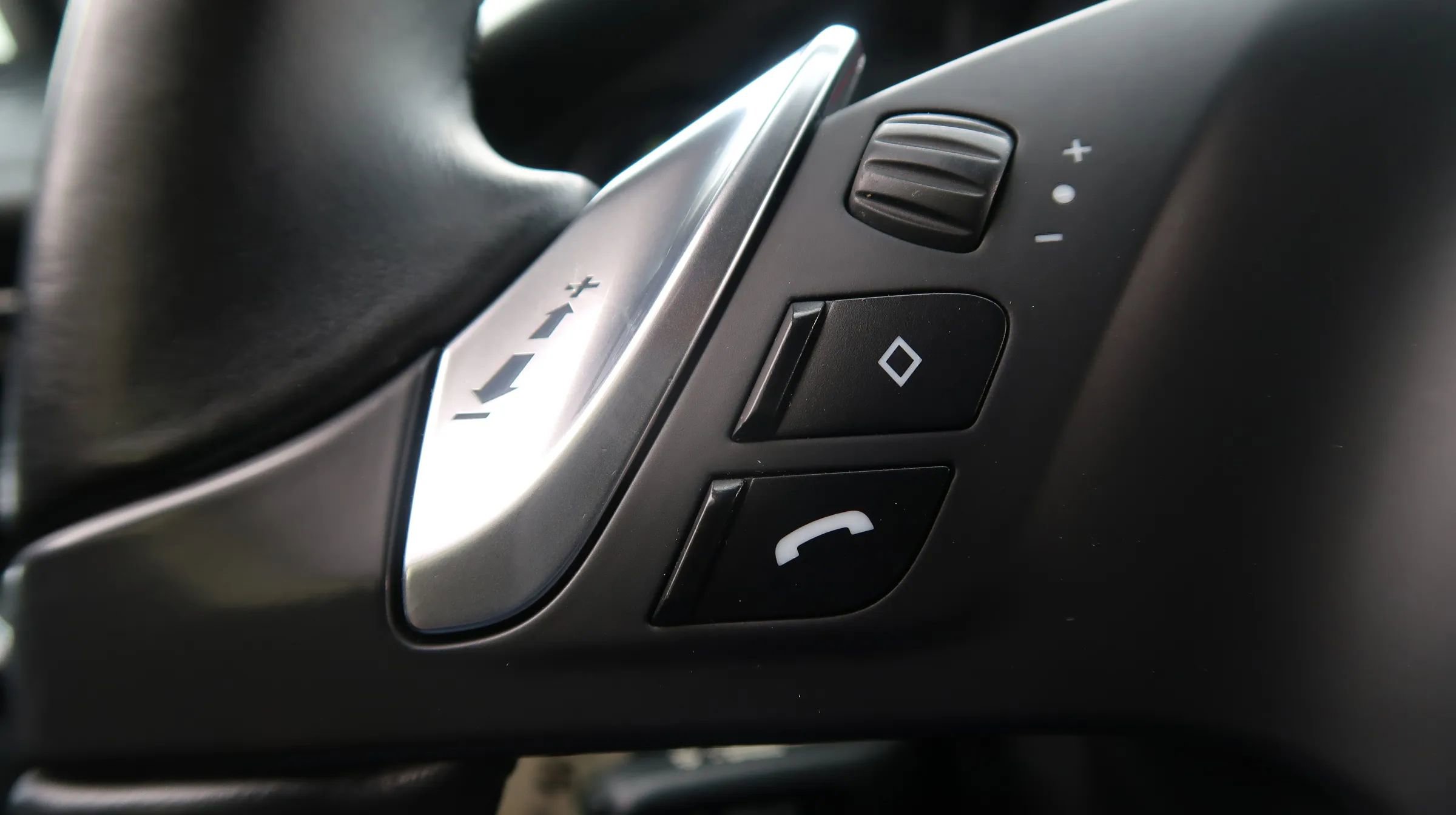 Used 2015 Porsche Panamera S image 39