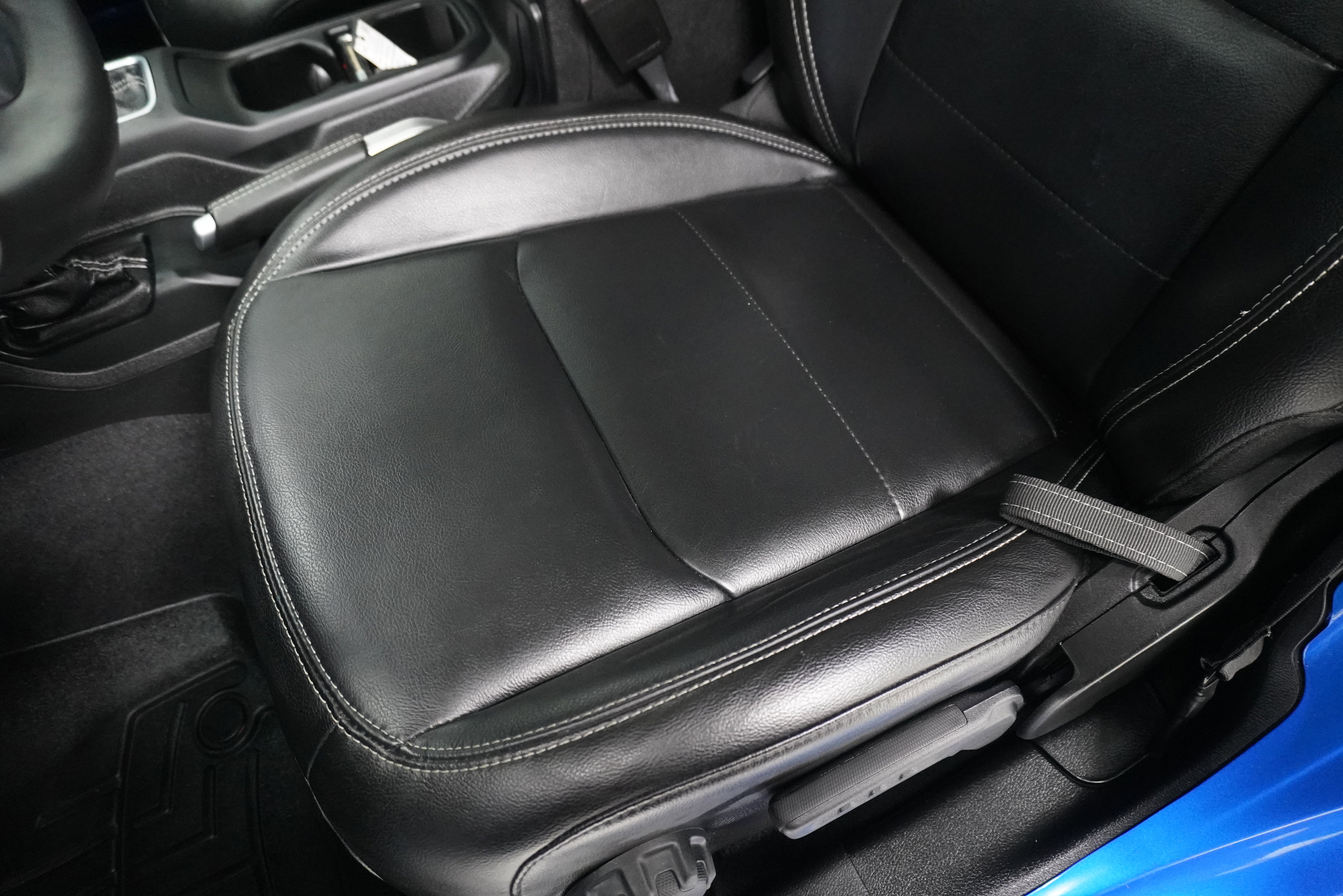 Used 2022 Jeep Wrangler Unlimited Sahara w/ Cold Weather Group image 13