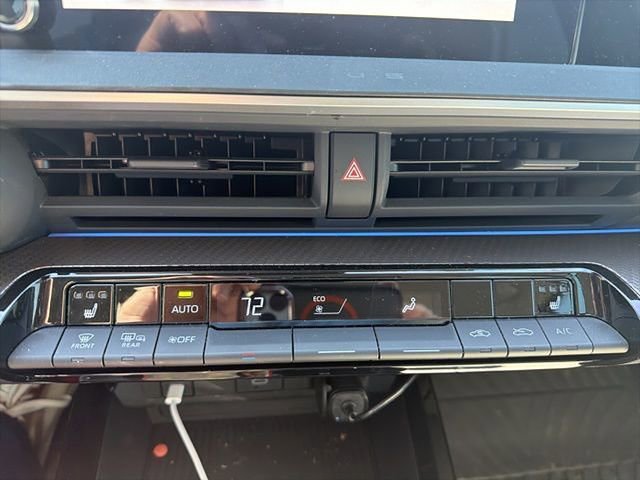 Used 2024 Toyota Prius XLE AWD/4WD image 19