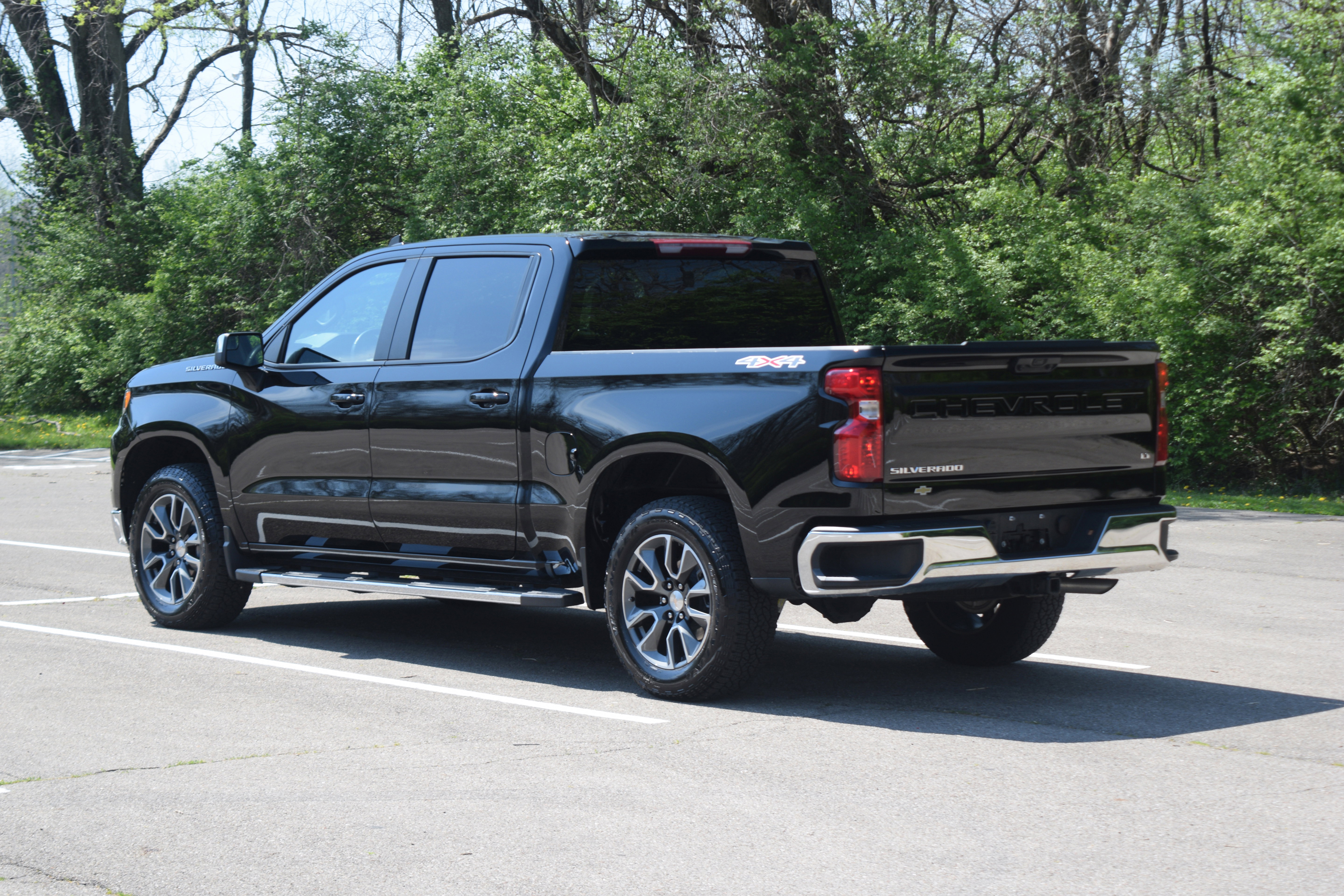 Used 2024 Chevrolet Silverado 1500 LT AWD/4WD image 23