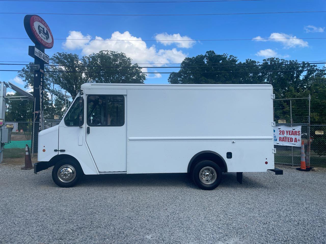 Used 2016 Ford E-350 and Econoline 350 Super Duty w/ A/C Prep Package RWD image 4