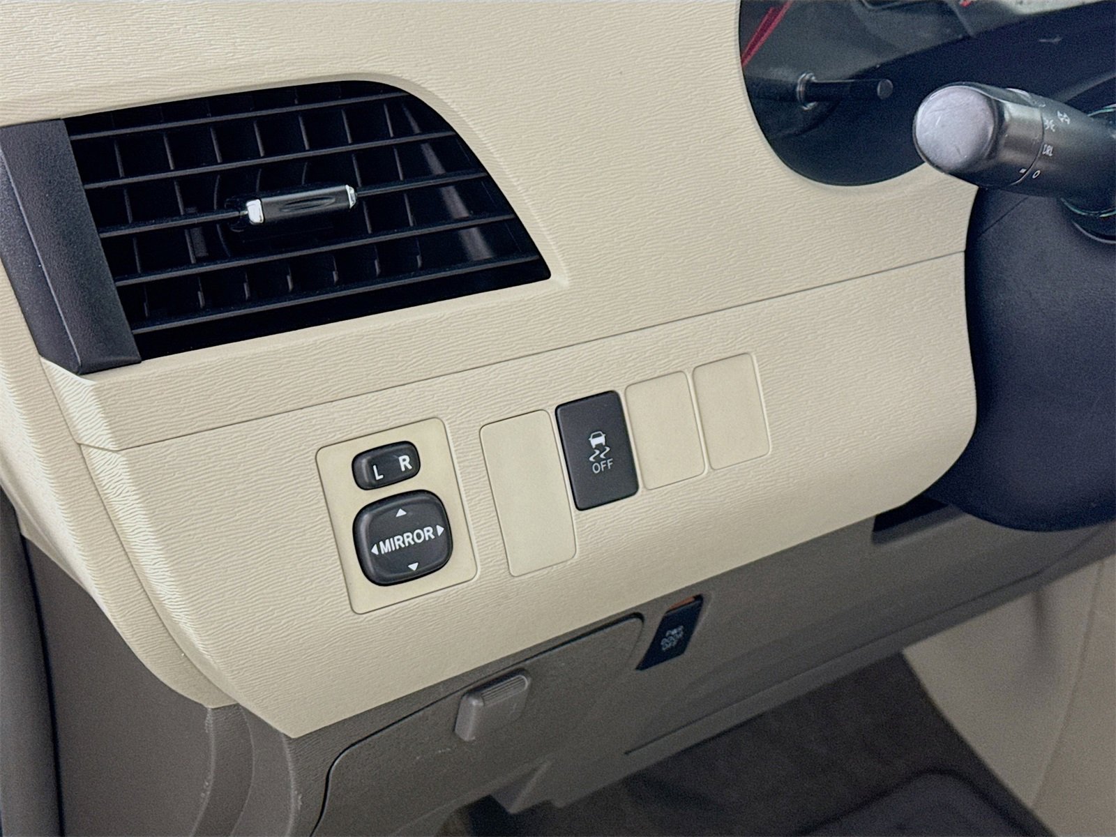 Used 2011 Toyota Sienna LE image 7