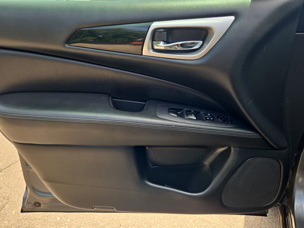 Certified 2020 Nissan Pathfinder SV FWD image 15