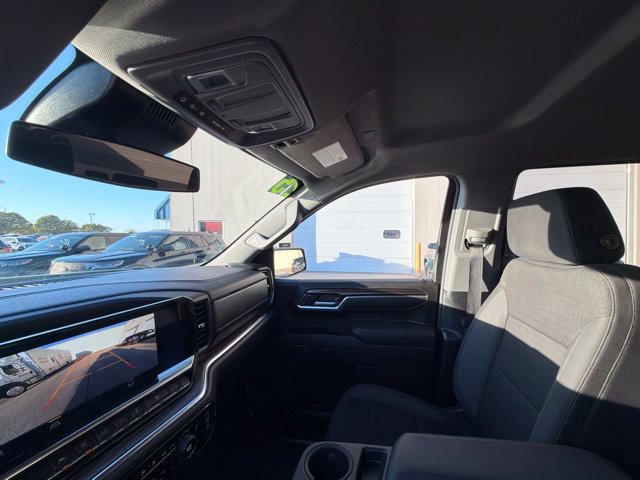 Used 2025 Chevrolet Silverado 1500 LT AWD/4WD image 32