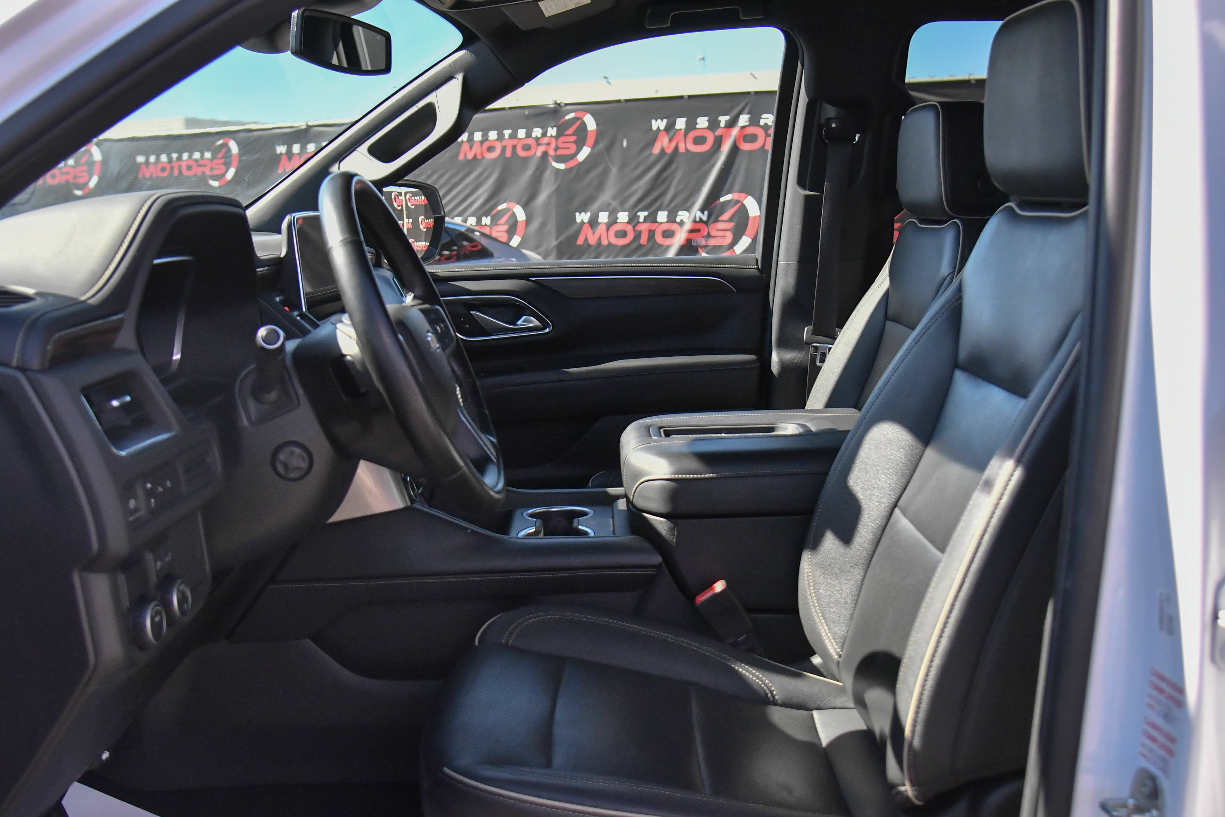 Used 2023 Chevrolet Suburban Premier RWD image 18