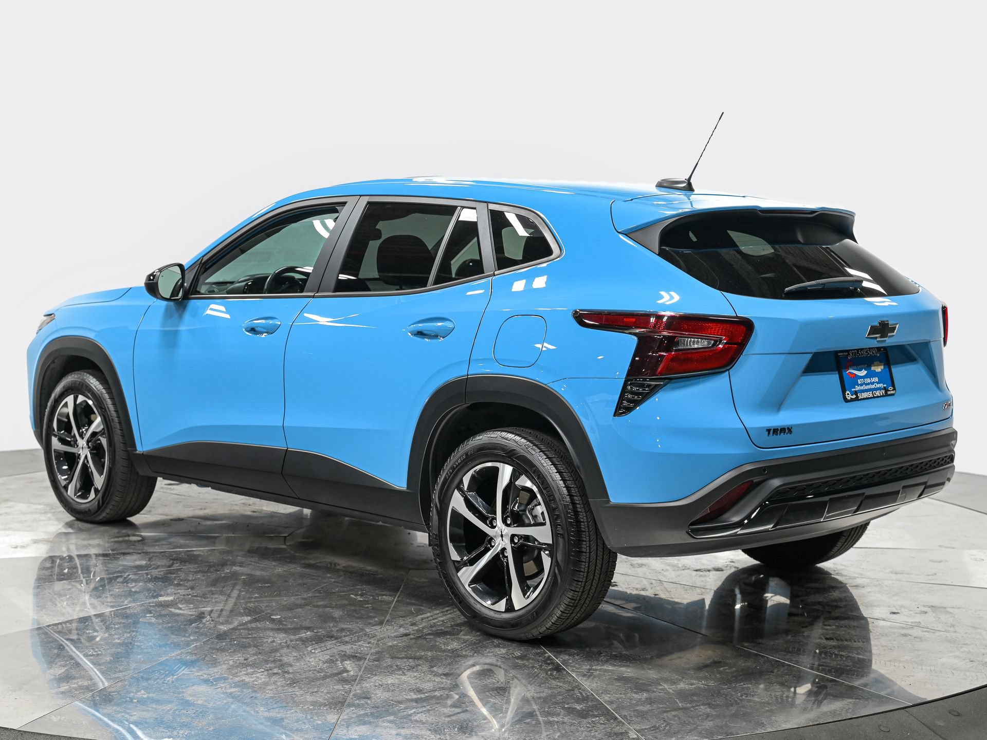 Used 2025 Chevrolet Trax RS w/ Driver Confidence Package FWD image 4