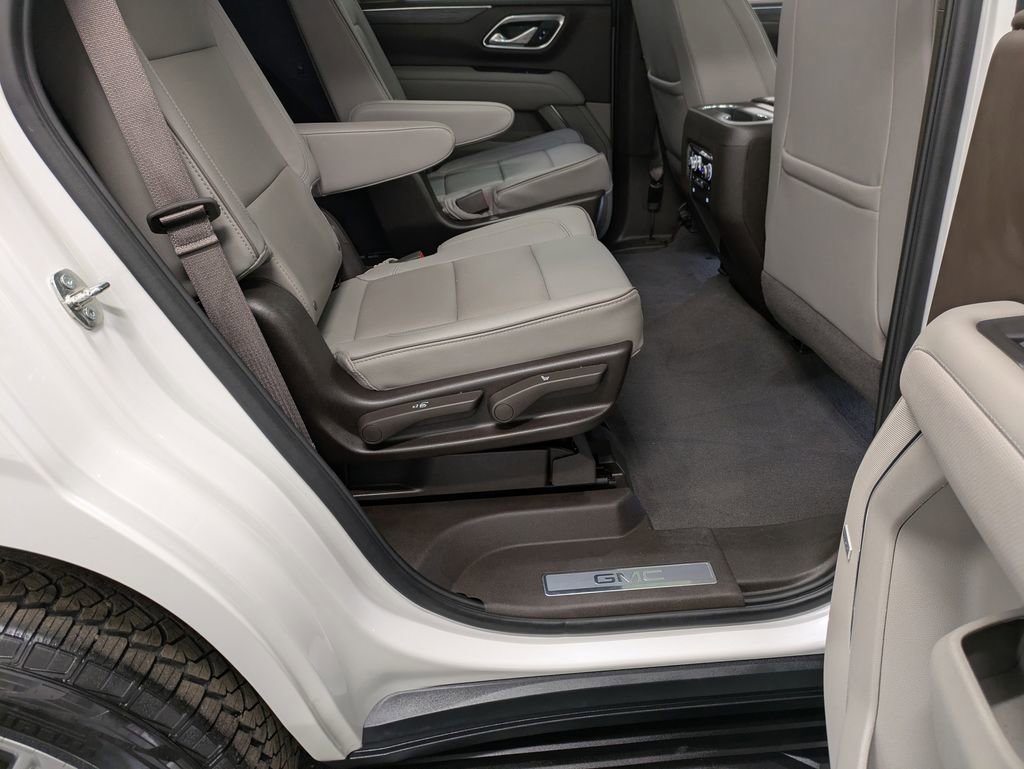 Used 2023 GMC Yukon SLT w/ SLT Premium Package image 25