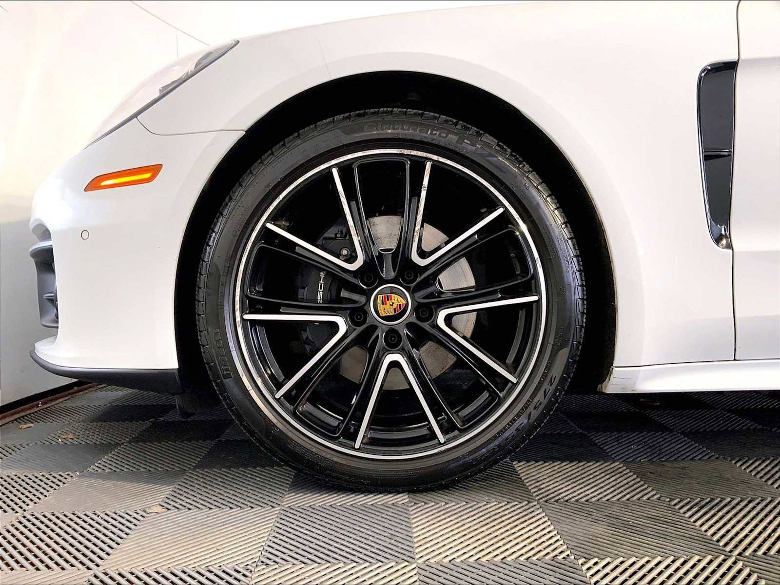 Certified 2023 Porsche Panamera 4 Platinum Edition AWD/4WD image 11