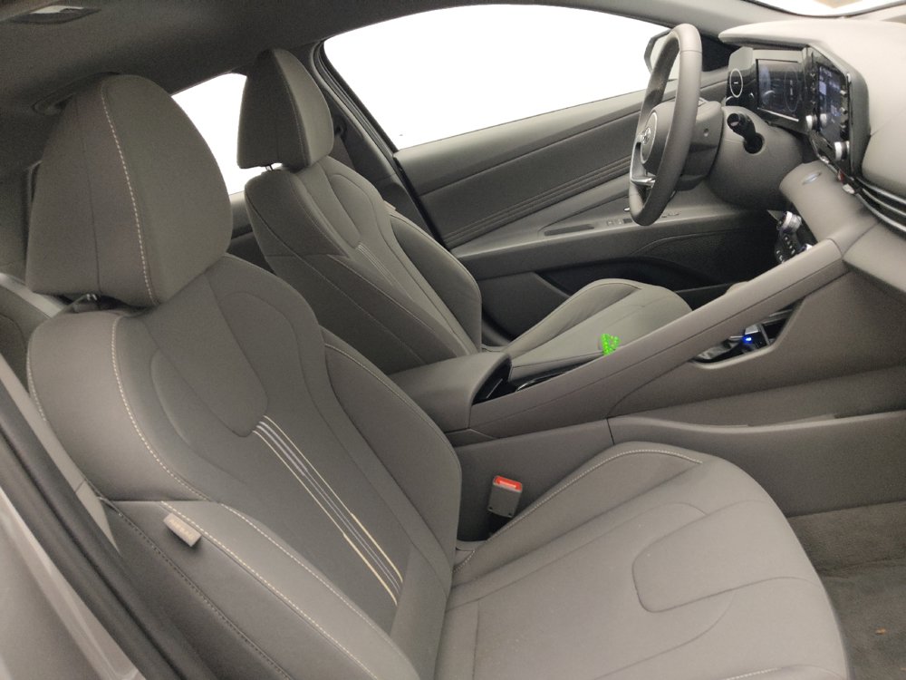 Used 2022 Hyundai Elantra SEL w/ Convenience Package FWD image 21