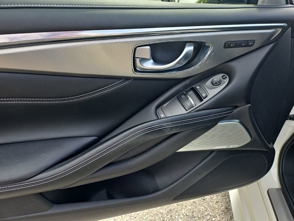 Used 2018 INFINITI Q60 3.0t Luxe w/ Sensory Package 3.0T Luxe RWD image 15
