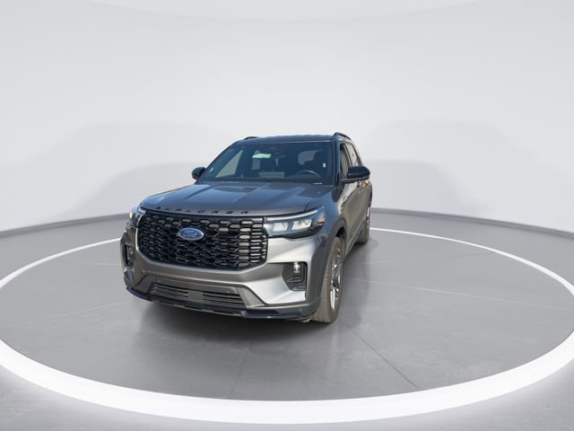 Used 2025 Ford Explorer ST-Line w/ ST-Line Street Pack AWD/4WD image 3