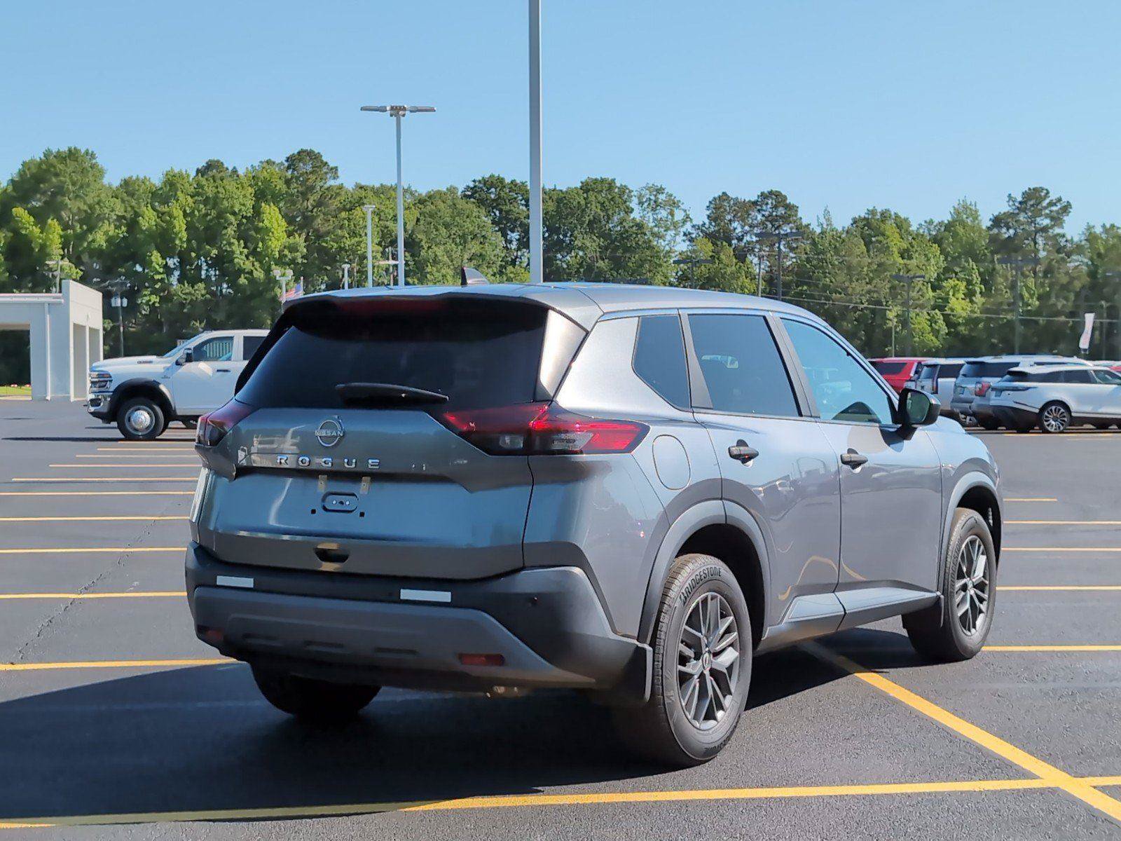 Used 2023 Nissan Rogue S FWD image 7