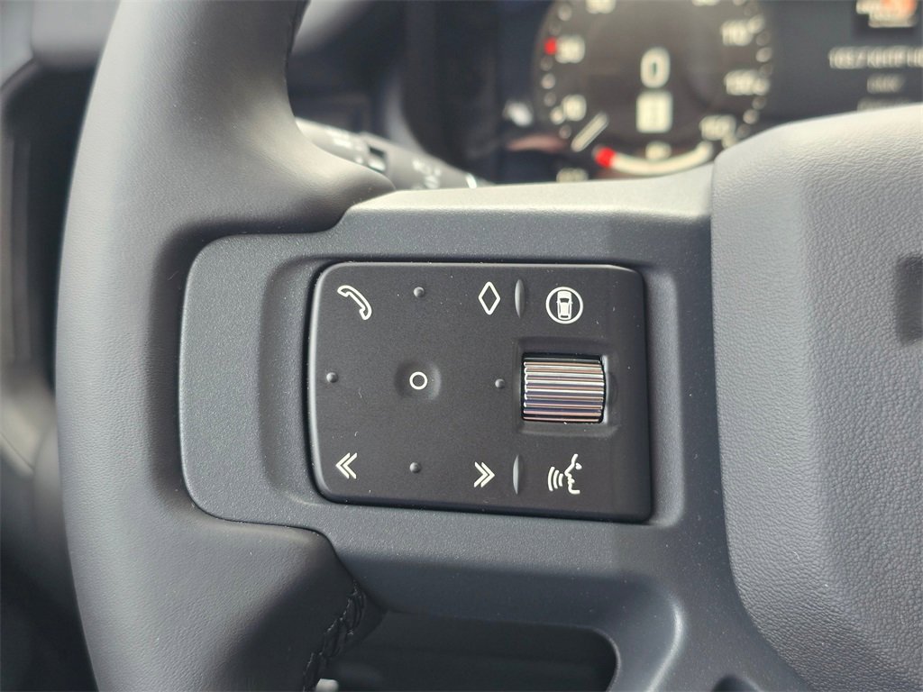 New 2025 Land Rover Defender 90 X-Dynamic SE image 18