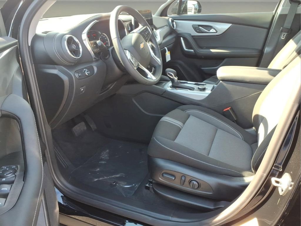 New 2026 Chevrolet Blazer LT w/ Convenience Package FWD image 5