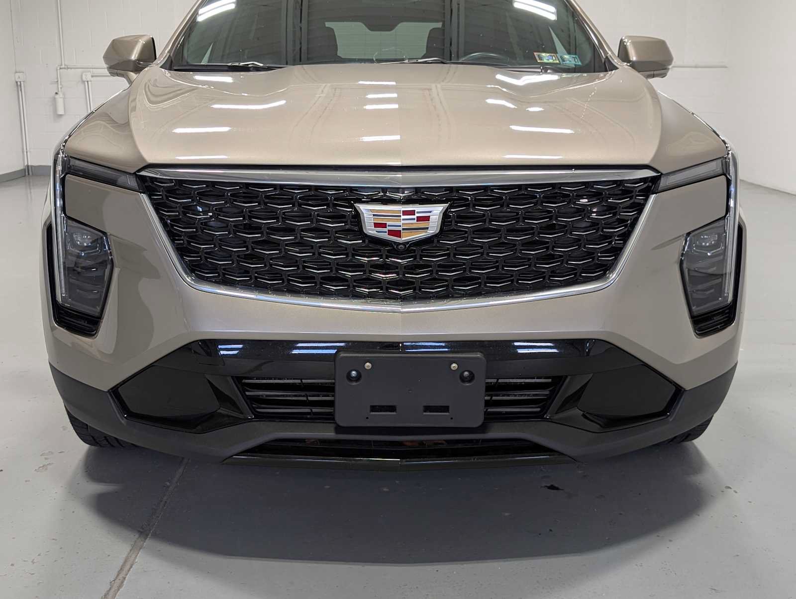 Certified 2025 Cadillac XT4 Premium Luxury AWD/4WD image 2