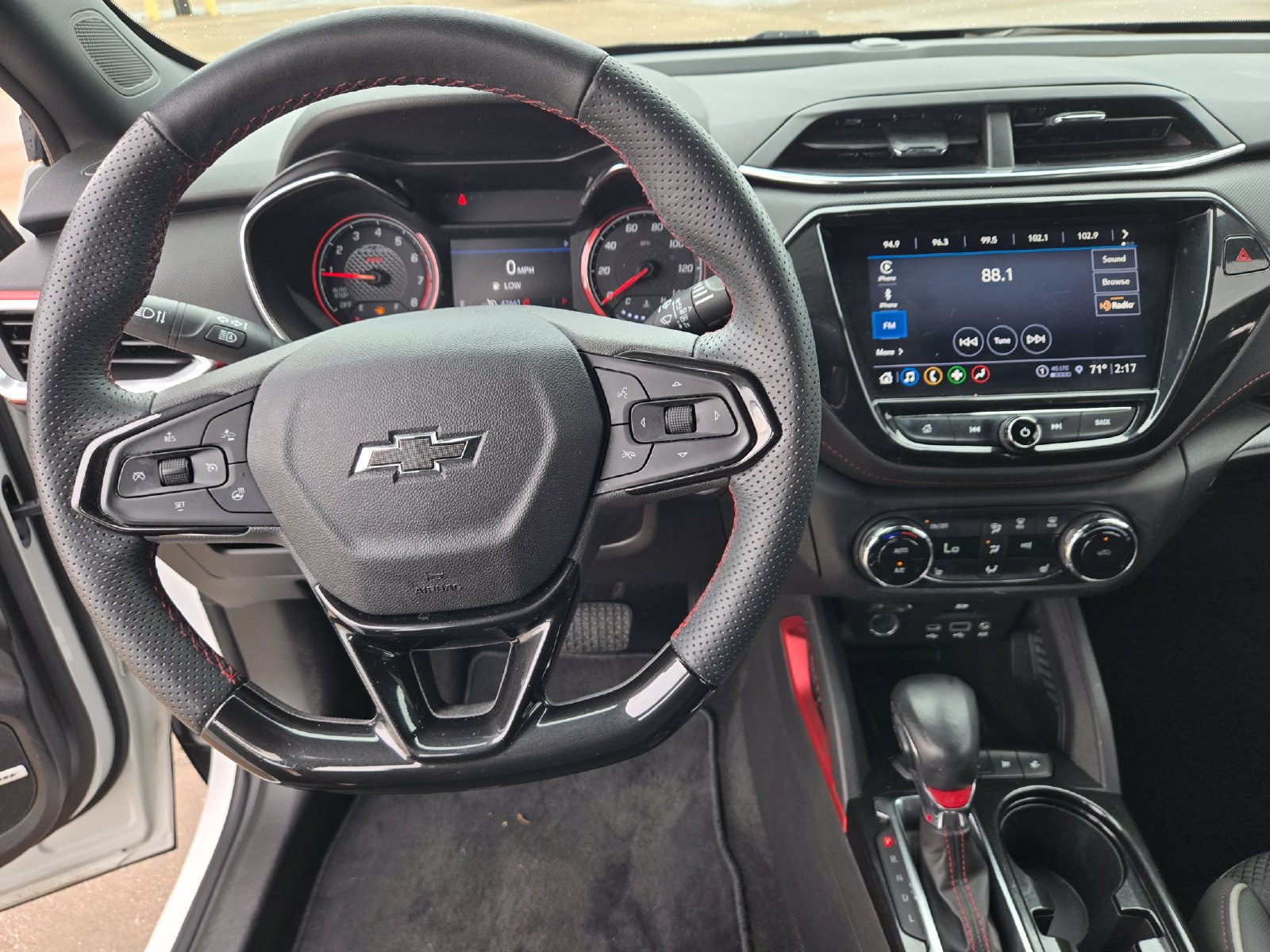Used 2023 Chevrolet TrailBlazer RS w/ Sun and Liftgate Package FWD image 10