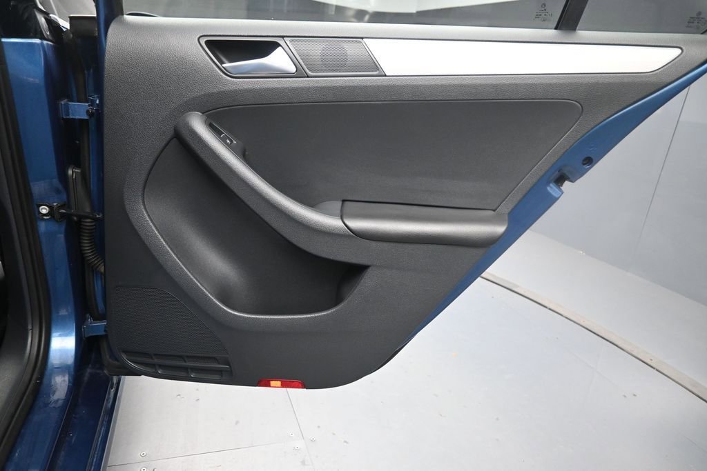 Used 2015 Volkswagen Jetta SE FWD image 26