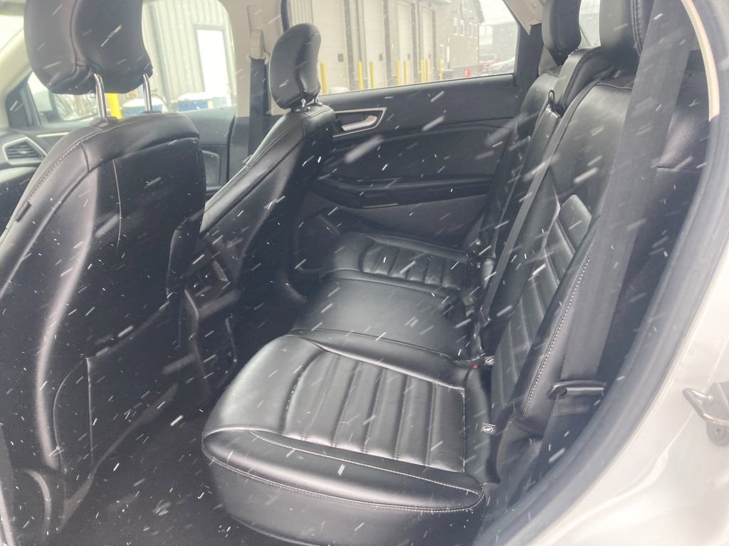 Used 2018 Ford Edge SEL w/ Equipment Group 201A image 29