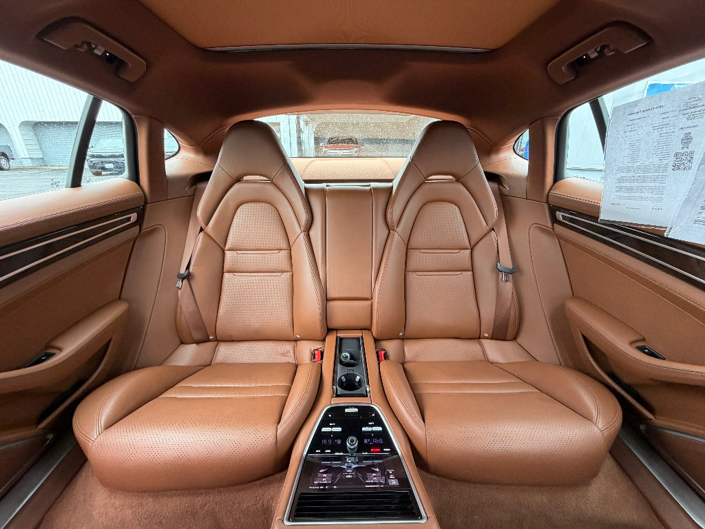 Used 2018 Porsche Panamera 4 image 4