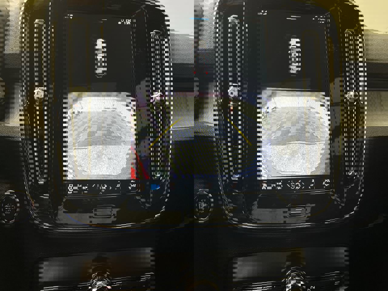 Used 2025 Volvo XC40 B5 Core image 6