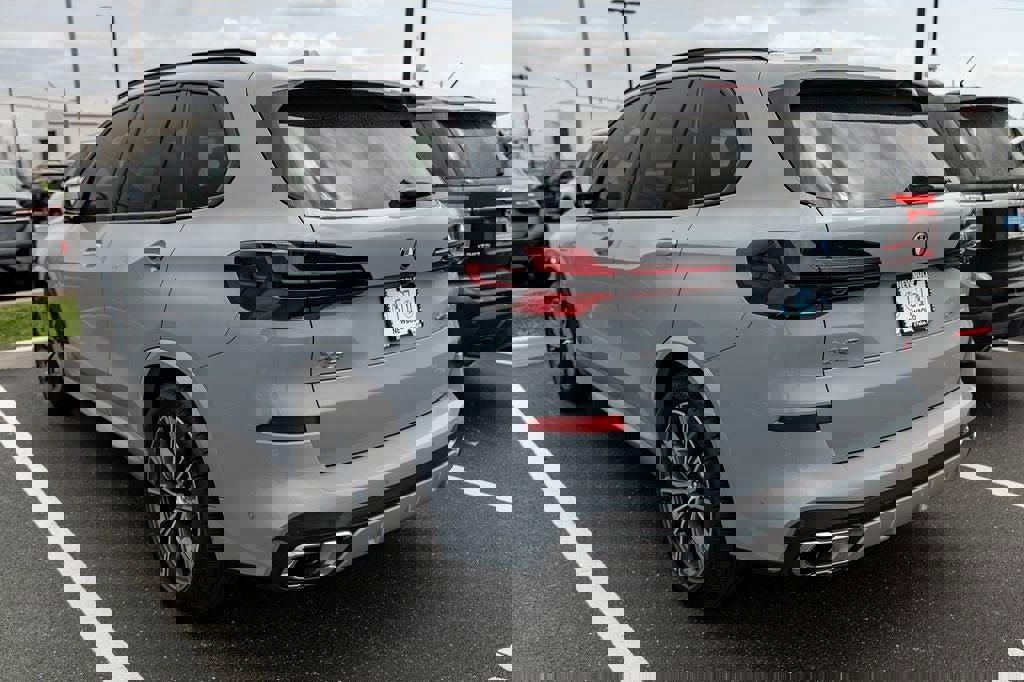 Used 2025 BMW X5 xDrive50e w/ M Sport Package image 2