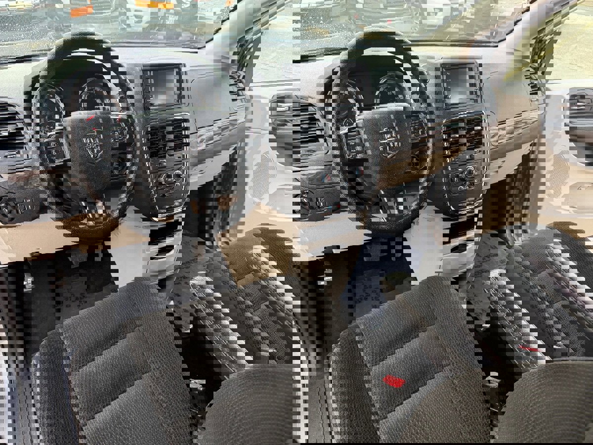 Used 2019 Dodge Grand Caravan SE image 22