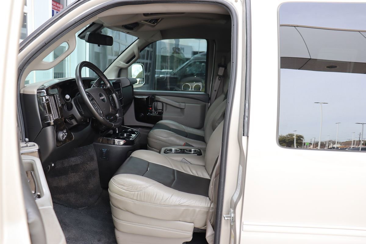 Used 2020 GMC Savana 2500 Extended w/ Enhanced Convenience Package image 30
