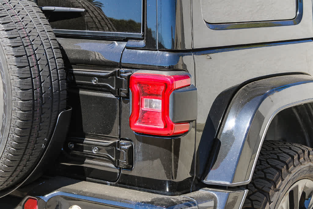 Used 2022 Jeep Wrangler Unlimited Sahara AWD/4WD image 5