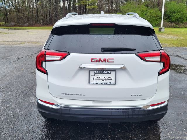Used 2024 GMC Terrain SLT image 3