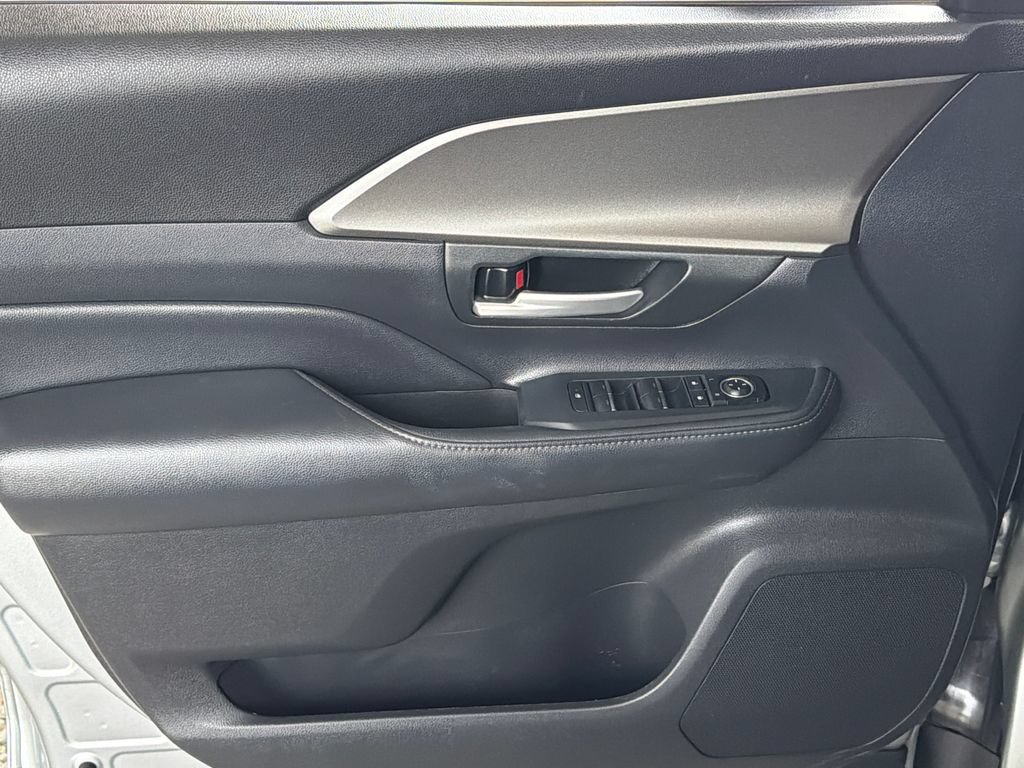 Used 2024 Toyota Grand Highlander AWD image 3