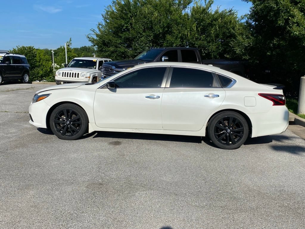 Used 2018 Nissan Altima 2.5 SR w/ SR Midnight Edition FWD image 4