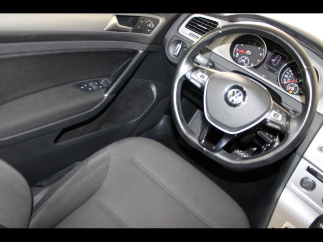 Used 2016 Volkswagen Golf S FWD image 16