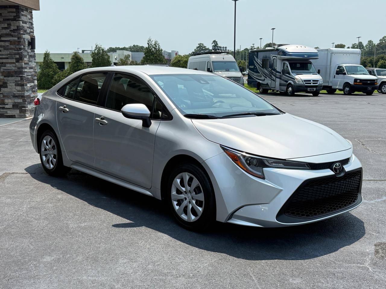 Used 2022 Toyota Corolla LE FWD image 6