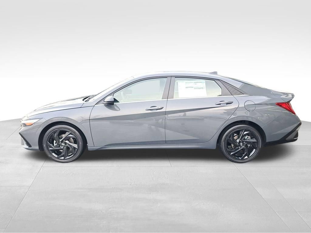 New 2026 Hyundai Elantra SEL Sport Premium FWD image 2