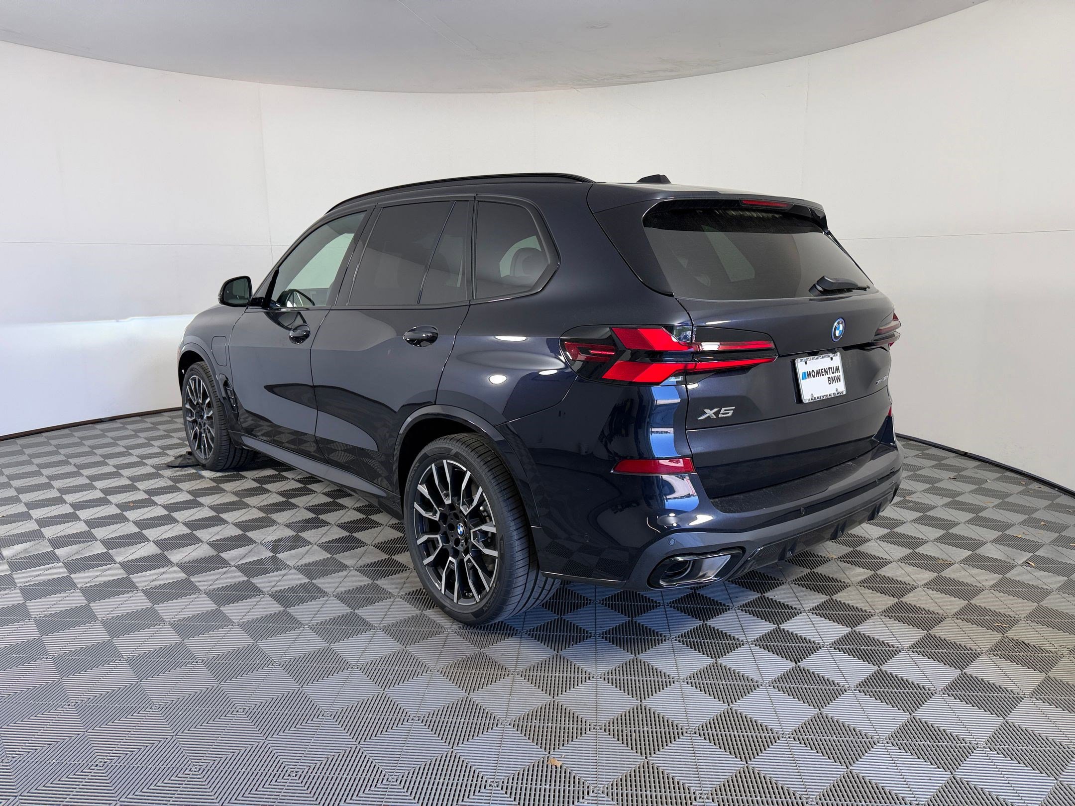 New 2026 BMW X5 xDrive50e w/ Executive Package image 3