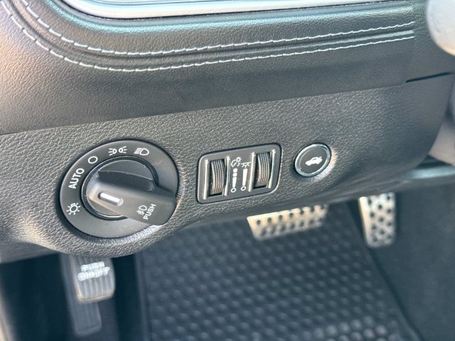 Used 2022 Dodge Challenger SXT w/ Plus Package RWD image 26