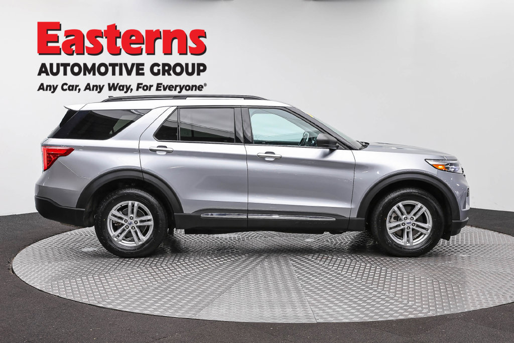 Used 2023 Ford Explorer XLT AWD/4WD image 5