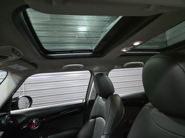 Used 2020 MINI Cooper 4-Door Hardtop FWD image 17