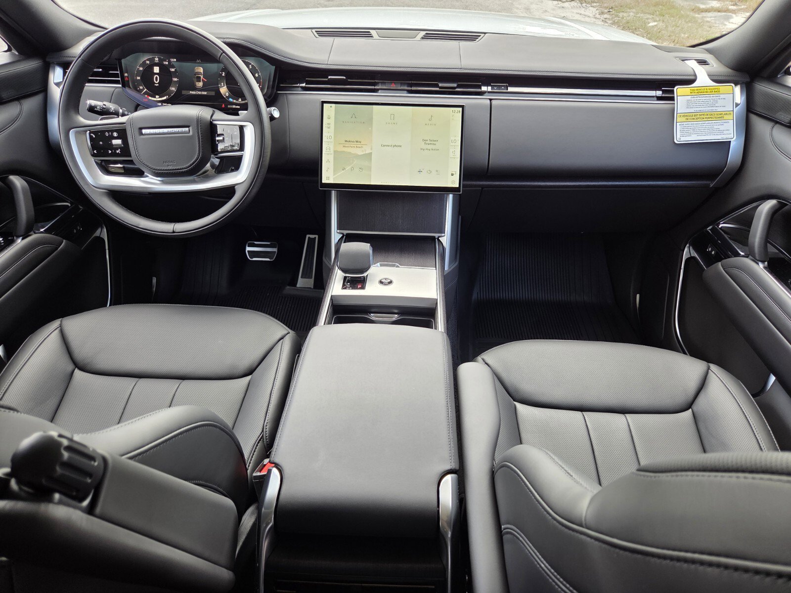 New 2025 Land Rover Range Rover Long Wheelbase SE image 4