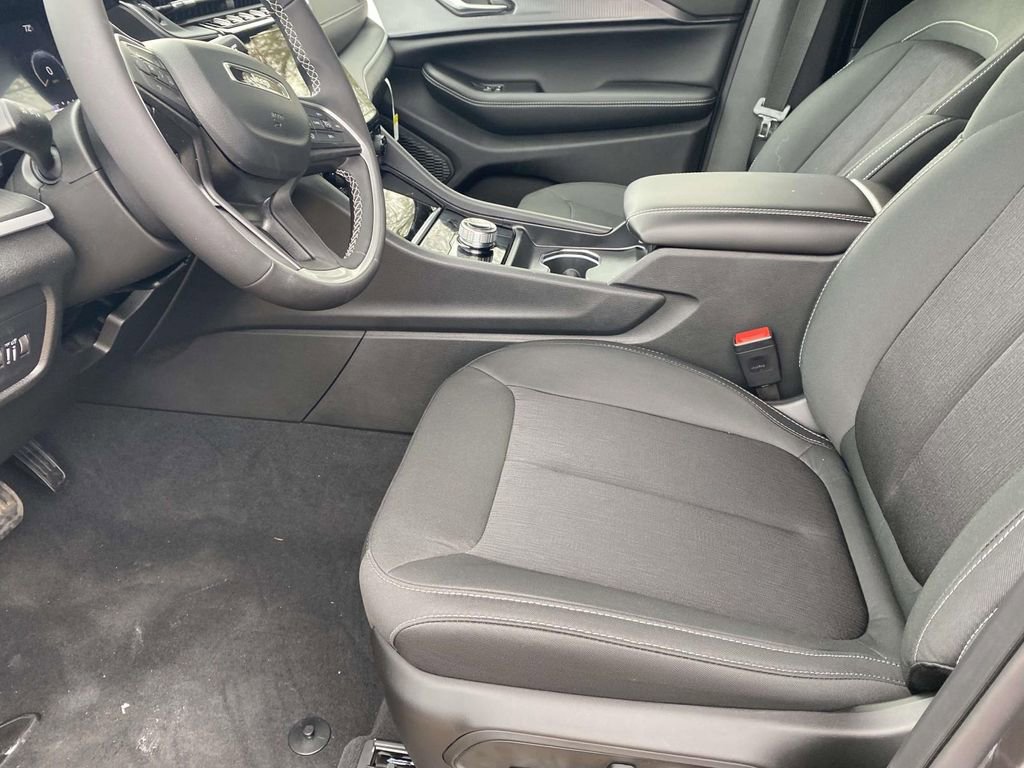 New 2025 Jeep Grand Cherokee Laredo w/ MOPAR Finishing Package image 11