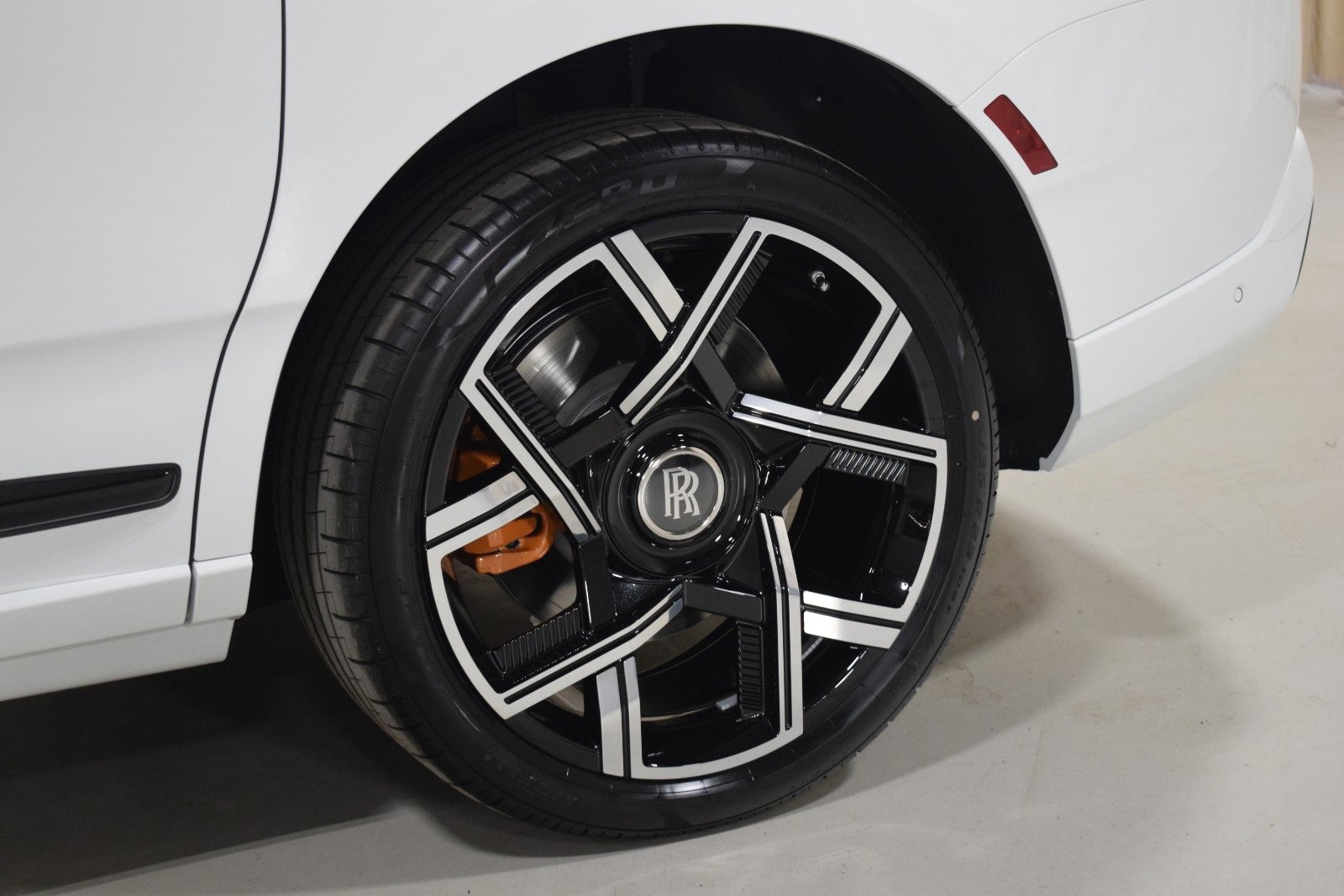 New 2026 Rolls-Royce Cullinan Black Badge image 17