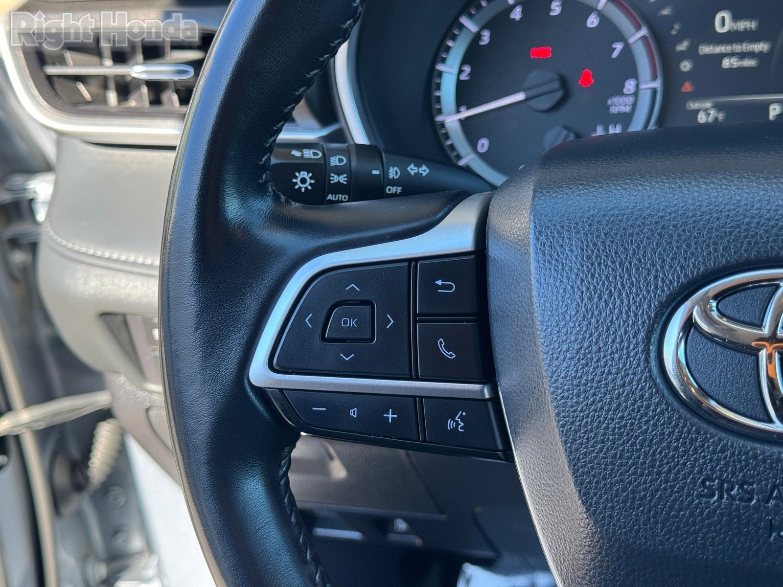 Used 2023 Toyota Highlander XLE image 24